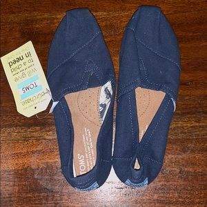 NWT Navy TOMS